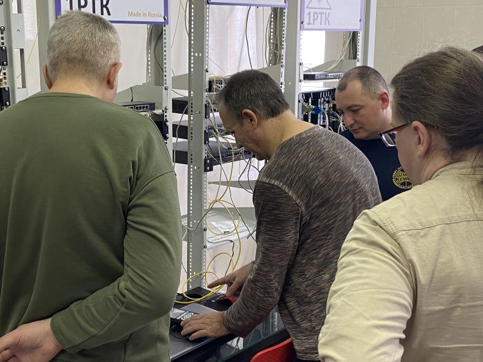 Практическое обучение инженеров АО «Концерн «Созвездие» в учебном классе 1РТК