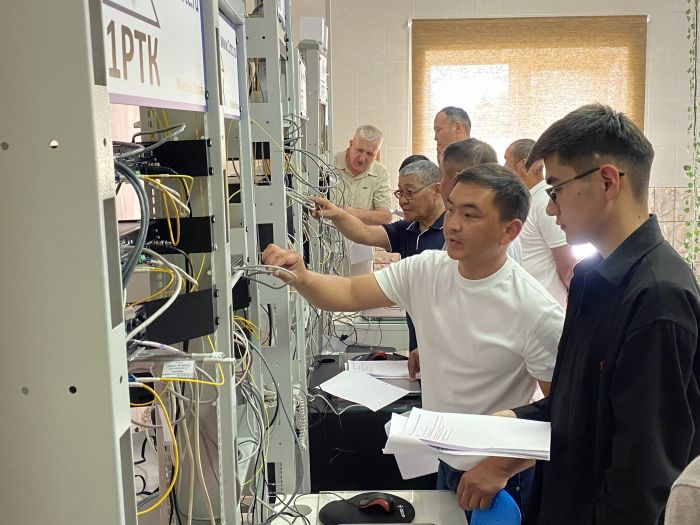 Практическое обучение инженеров ОАО «Кыргызтелекoм» в учебном классе 1РТК