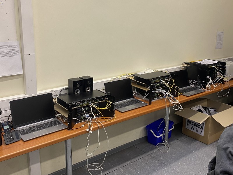 Собранные 3 пункта связи в учебном классе